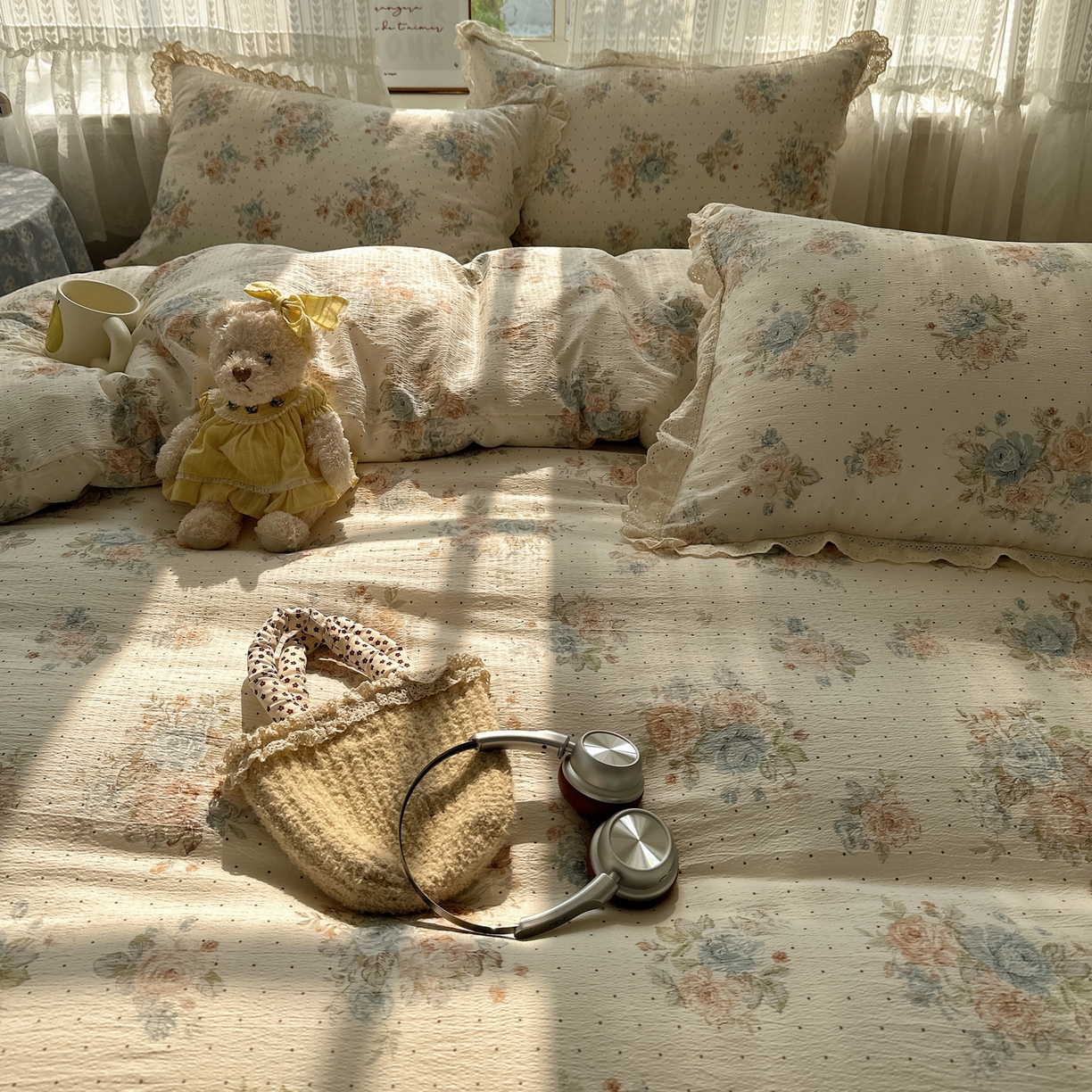 91家纺网 家纺一手货源 找家纺 韩巢家纺 2026新款蝴蝶花边销款四件套 蔷薇岛屿【蝴蝶花边款】