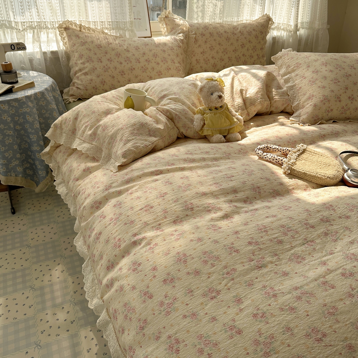 91家纺网 家纺一手货源 找家纺 韩巢家纺 2026新款蝴蝶花边销款四件套 川岛落日【蝴蝶花边款】