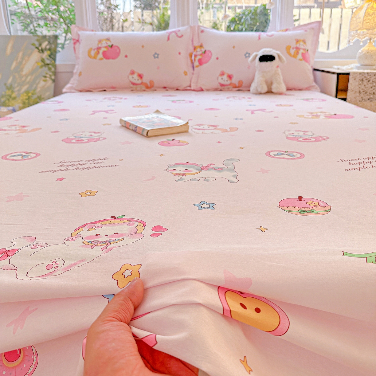 91家纺网 家纺一手货源 找家纺 恩泽家纺 2026春夏新款全棉纯棉12868印花四件套及单品系列-单床单床单单件 苹果小猫咪