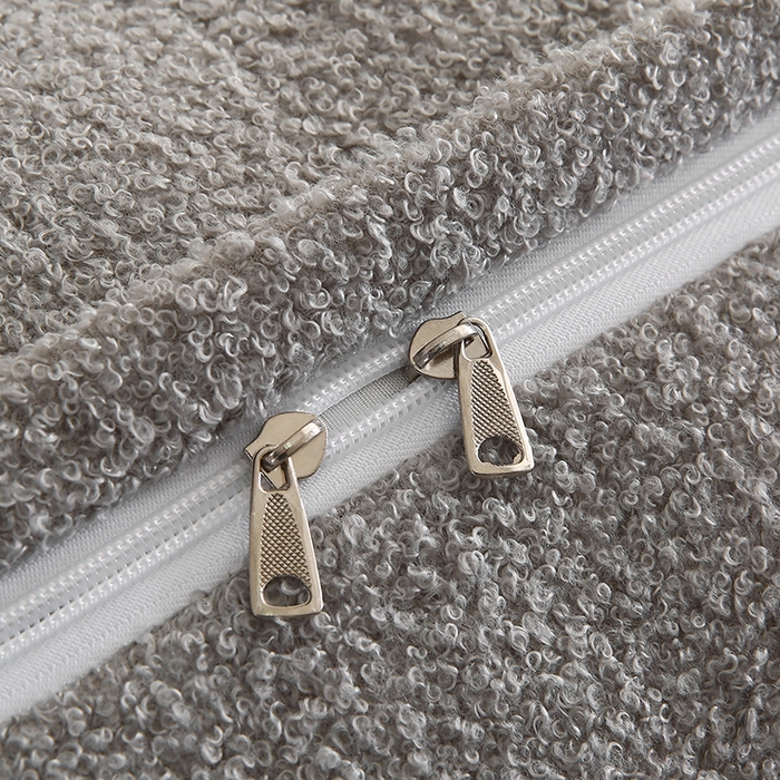 91家纺网 家纺一手货源 找家纺 （总）永光家居 2026新款泰迪绒三角靠垫 填充浅蓝色产品不供多多