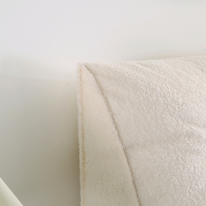 91家纺网 家纺一手货源 找家纺 永光家居 2026新款泰迪绒三角靠垫 填充浅蓝色产品不供多多 泰迪白