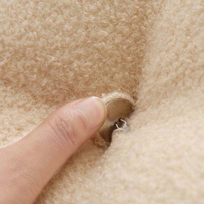 91家纺网 家纺一手货源 找家纺 永光家居 2026新款泰迪绒三角靠垫 填充浅蓝色产品不供多多 泰迪驼