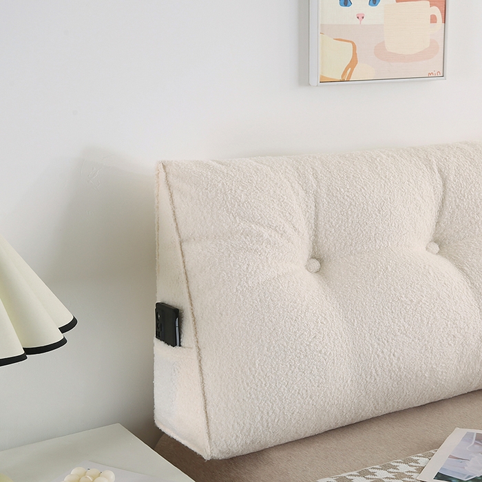 91家纺网 家纺一手货源 找家纺 永光家居 2026新款泰迪绒三角靠垫 填充浅蓝色产品不供多多 泰迪白