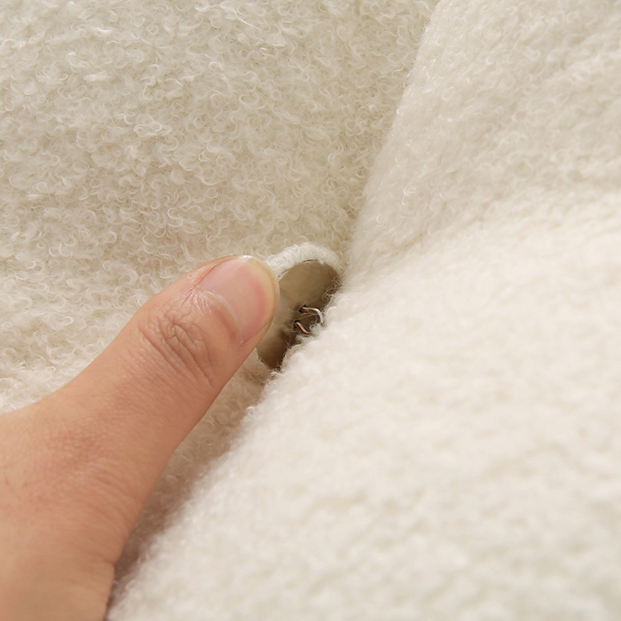 91家纺网 家纺一手货源 找家纺 永光家居 2026新款泰迪绒三角靠垫 填充浅蓝色产品不供多多 泰迪白