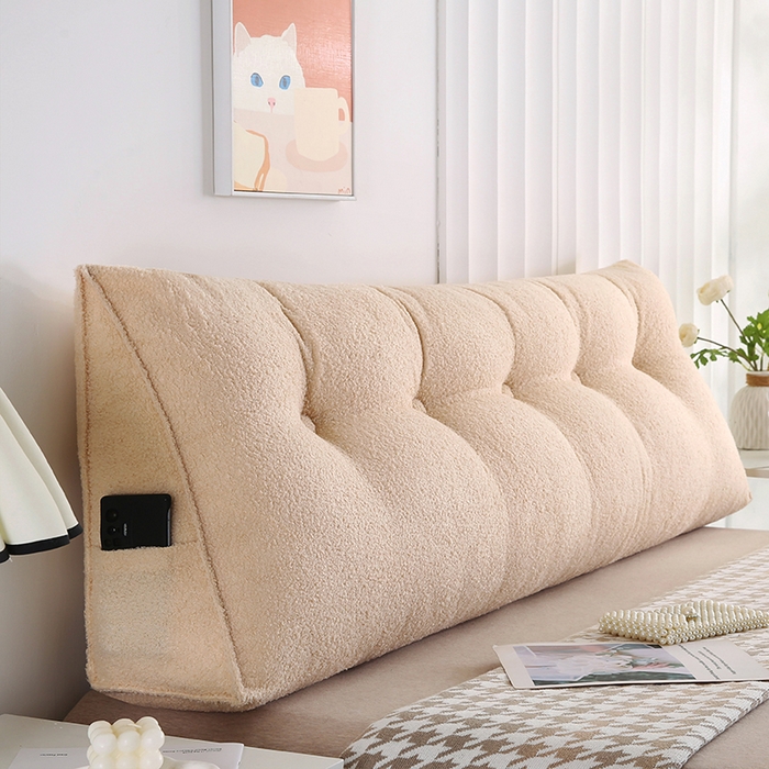 91家纺网 家纺一手货源 找家纺 永光家居 2026新款泰迪绒三角靠垫 填充浅蓝色产品不供多多 泰迪驼