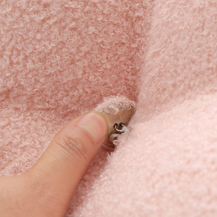 91家纺网 家纺一手货源 找家纺 永光家居 2026新款泰迪绒三角靠垫 填充浅蓝色产品不供多多 泰迪粉