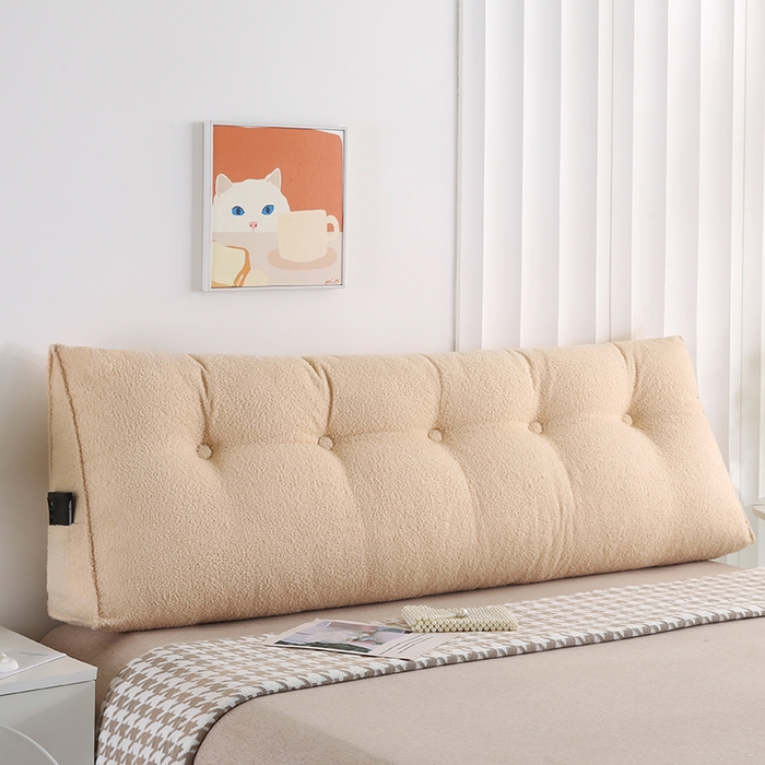 91家纺网 家纺一手货源 找家纺 永光家居 2026新款泰迪绒三角靠垫 填充浅蓝色产品不供多多 泰迪驼