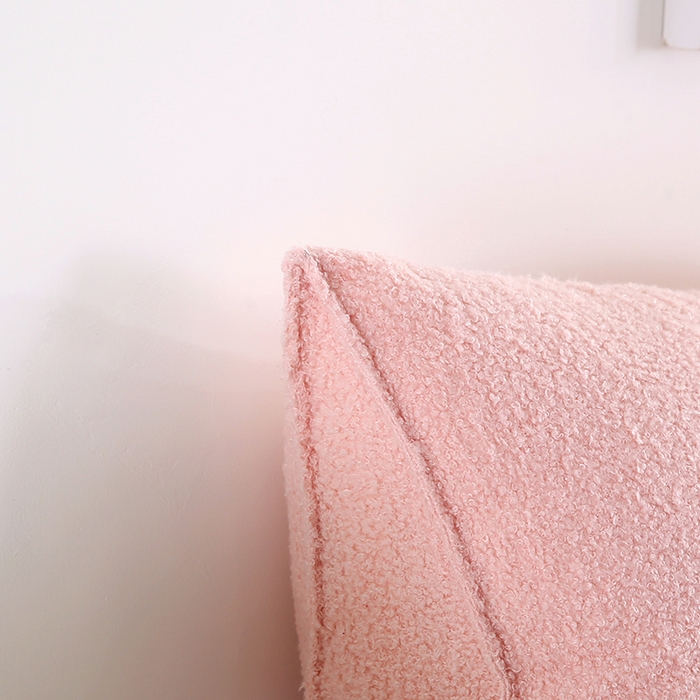 91家纺网 家纺一手货源 找家纺 永光家居 2026新款泰迪绒三角靠垫 填充浅蓝色产品不供多多 泰迪粉