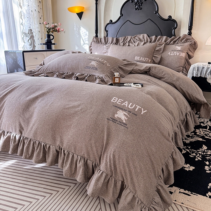 91家纺网 家纺一手货源 找家纺 贝凯瑞 2026新款法式轻奢复古仿亚麻木棉皱皱棉双层纱花边四件套-鎏光系列 摩卡臻藏