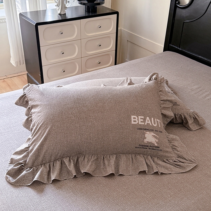 91家纺网 家纺一手货源 找家纺 贝凯瑞 2026新款法式轻奢复古仿亚麻木棉皱皱棉双层纱花边四件套-鎏光系列 摩卡臻藏