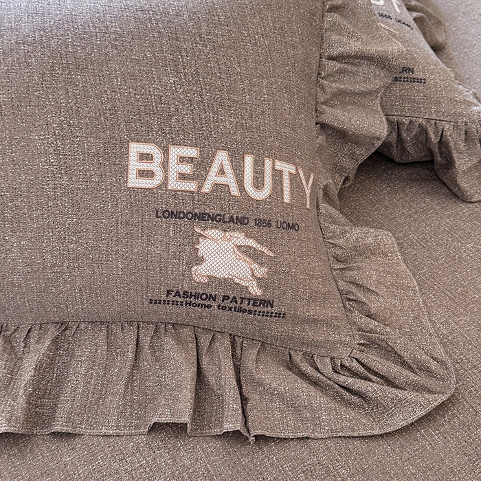 91家纺网 家纺一手货源 找家纺 贝凯瑞 2026新款法式轻奢复古仿亚麻木棉皱皱棉双层纱花边四件套-鎏光系列 摩卡臻藏