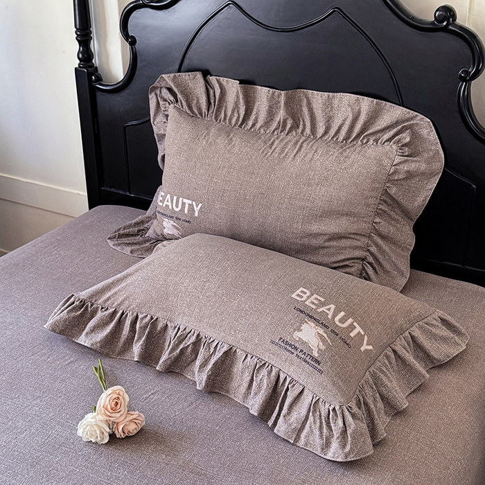 91家纺网 家纺一手货源 找家纺 贝凯瑞 2026新款法式轻奢复古仿亚麻木棉皱皱棉双层纱花边四件套-鎏光系列 摩卡臻藏