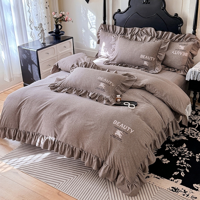 91家纺网 家纺一手货源 找家纺 贝凯瑞 2026新款法式轻奢复古仿亚麻木棉皱皱棉双层纱花边四件套-鎏光系列 摩卡臻藏