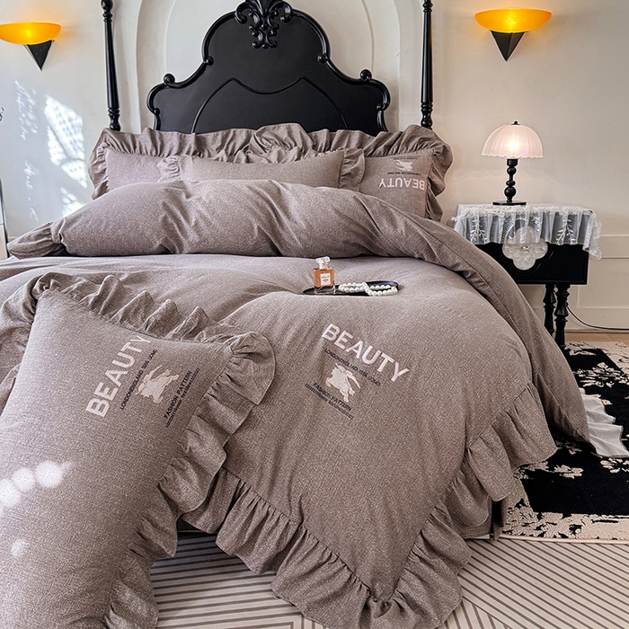 91家纺网 家纺一手货源 找家纺 贝凯瑞 2026新款法式轻奢复古仿亚麻木棉皱皱棉双层纱花边四件套-鎏光系列 摩卡臻藏