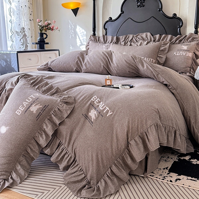 91家纺网 家纺一手货源 找家纺 贝凯瑞 2026新款法式轻奢复古仿亚麻木棉皱皱棉双层纱花边四件套-鎏光系列 摩卡臻藏