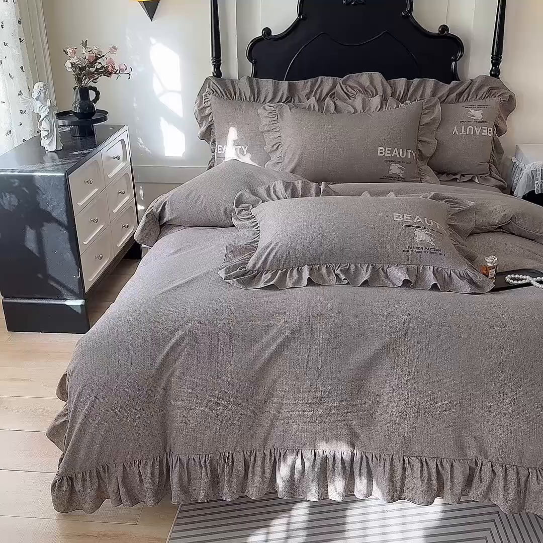 91家纺网 家纺一手货源 找家纺 贝凯瑞 2026新款法式轻奢复古仿亚麻木棉皱皱棉双层纱花边四件套-鎏光系列 摩卡臻藏