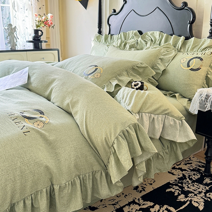 91家纺网 家纺一手货源 找家纺 贝凯瑞 2026新款法式轻奢复古仿亚麻木棉皱皱棉双层纱花边四件套-鎏光系列 青榄雅颂