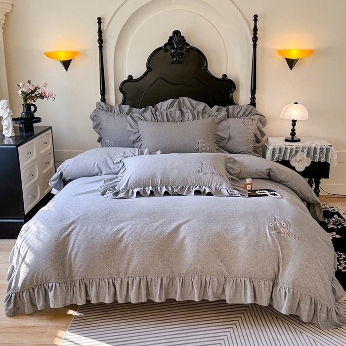 91家纺网 家纺一手货源 找家纺 贝凯瑞 2026新款法式轻奢复古仿亚麻木棉皱皱棉双层纱花边四件套-鎏光系列 雾屿灰调