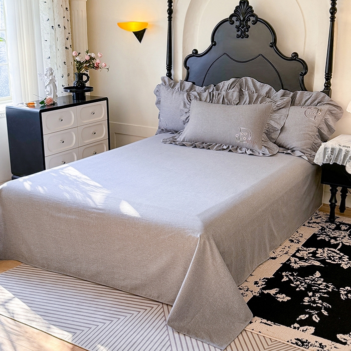 91家纺网 家纺一手货源 找家纺 贝凯瑞 2026新款法式轻奢复古仿亚麻木棉皱皱棉双层纱花边四件套-鎏光系列 雾屿灰调