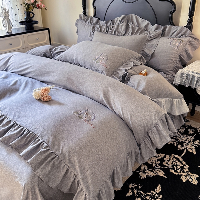 91家纺网 家纺一手货源 找家纺 贝凯瑞 2026新款法式轻奢复古仿亚麻木棉皱皱棉双层纱花边四件套-鎏光系列 雾屿灰调