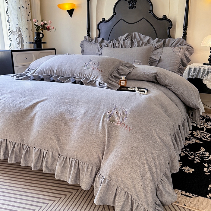 91家纺网 家纺一手货源 找家纺 贝凯瑞 2026新款法式轻奢复古仿亚麻木棉皱皱棉双层纱花边四件套-鎏光系列 雾屿灰调