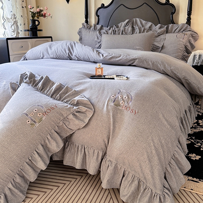 91家纺网 家纺一手货源 找家纺 贝凯瑞 2026新款法式轻奢复古仿亚麻木棉皱皱棉双层纱花边四件套-鎏光系列 雾屿灰调