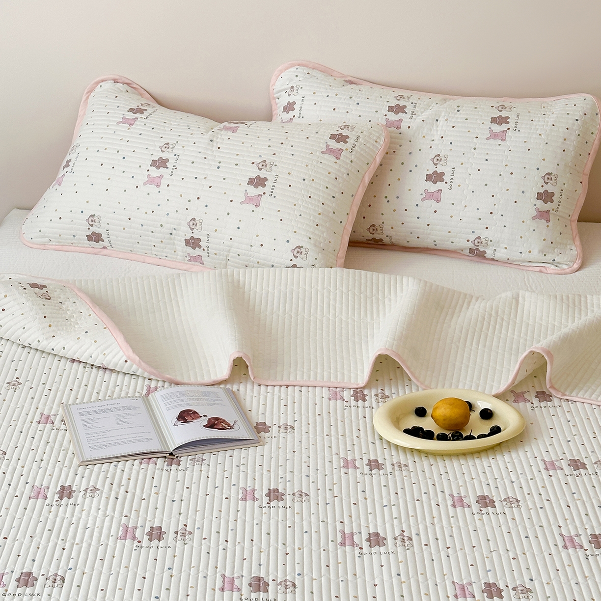 91家纺网 家纺一手货源 找家纺 漫时光 2026新款纯棉小清新棉花夹层床盖 幸运派对