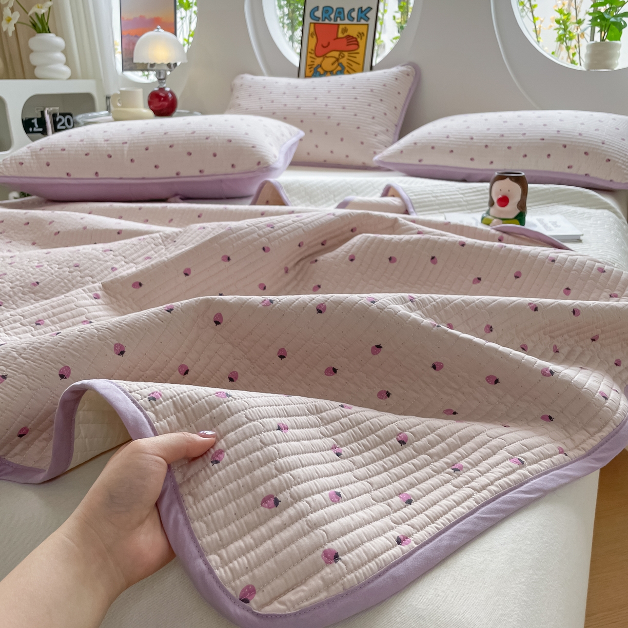 91家纺网 家纺一手货源 找家纺 漫时光 2026新款纯棉小清新棉花夹层床盖 小草莓