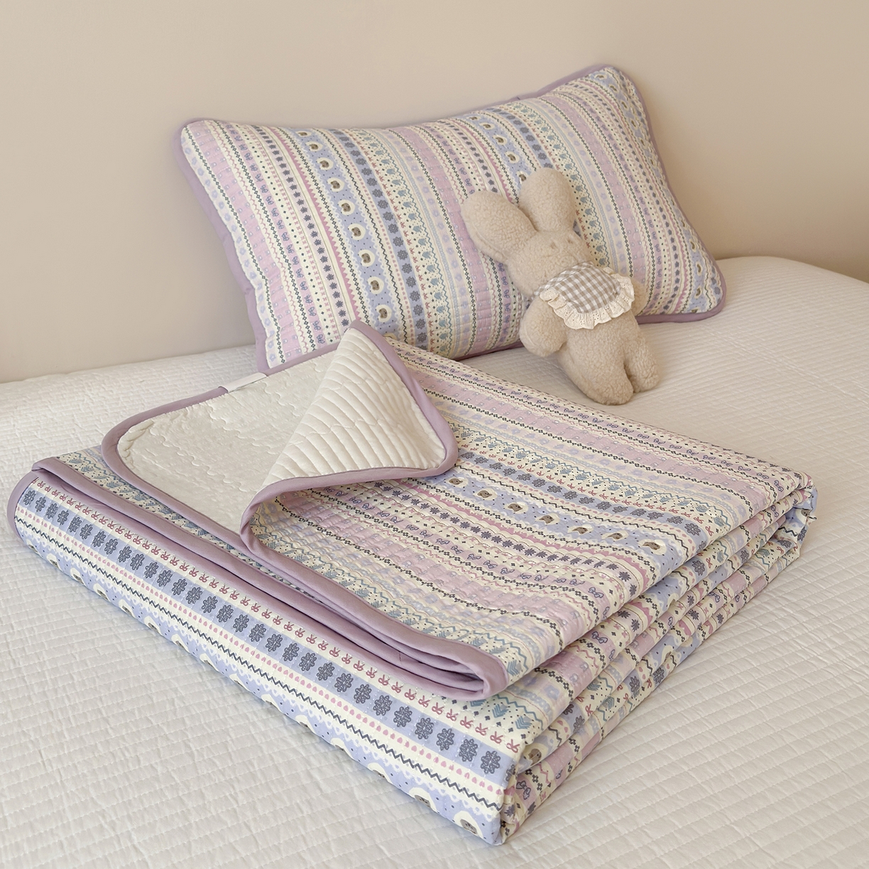 91家纺网 家纺一手货源 找家纺 漫时光 2026新款纯棉小清新棉花夹层床盖 费尔岛-紫