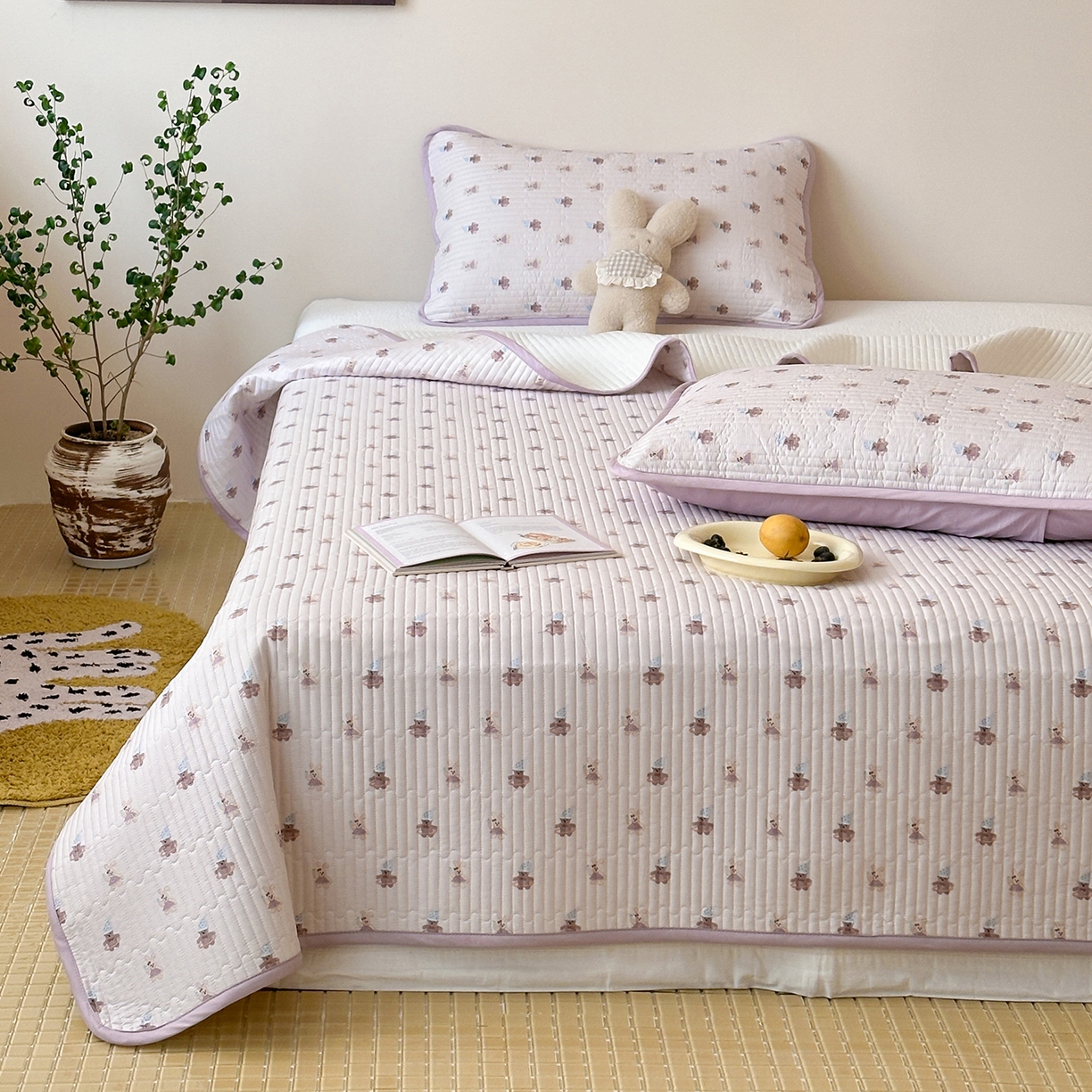 91家纺网 家纺一手货源 找家纺 漫时光 2026新款纯棉小清新棉花夹层床盖 萌萌紫兔
