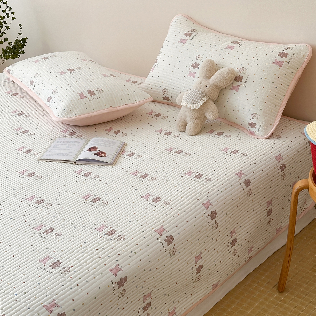 91家纺网 家纺一手货源 找家纺 漫时光 2026新款纯棉小清新棉花夹层床盖 幸运派对