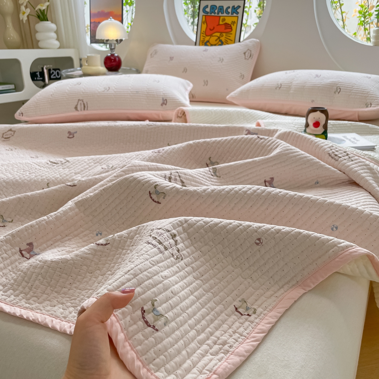 91家纺网 家纺一手货源 找家纺 漫时光 2026新款纯棉小清新棉花夹层床盖 旋转木马