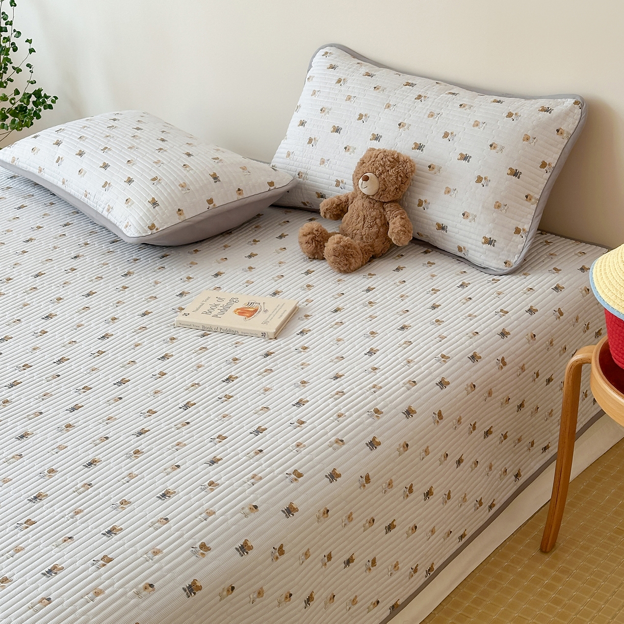 91家纺网 家纺一手货源 找家纺 漫时光 2026新款纯棉小清新棉花夹层床盖 条纹灰熊