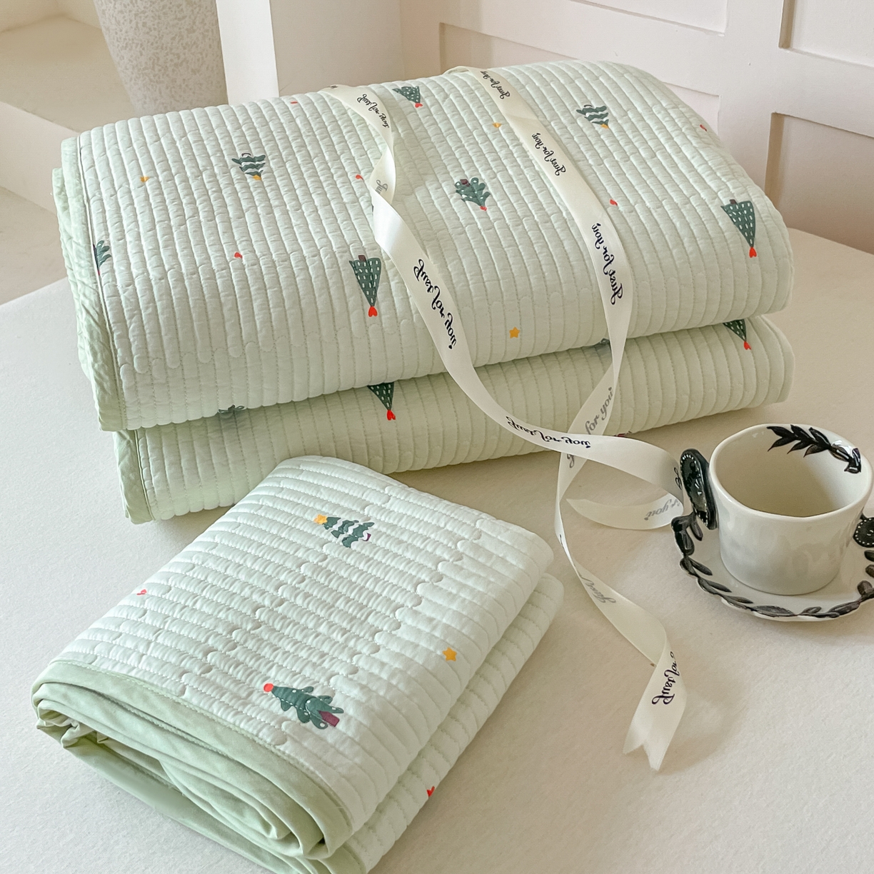 91家纺网 家纺一手货源 找家纺 漫时光 2026新款纯棉小清新棉花夹层床盖 圣诞树