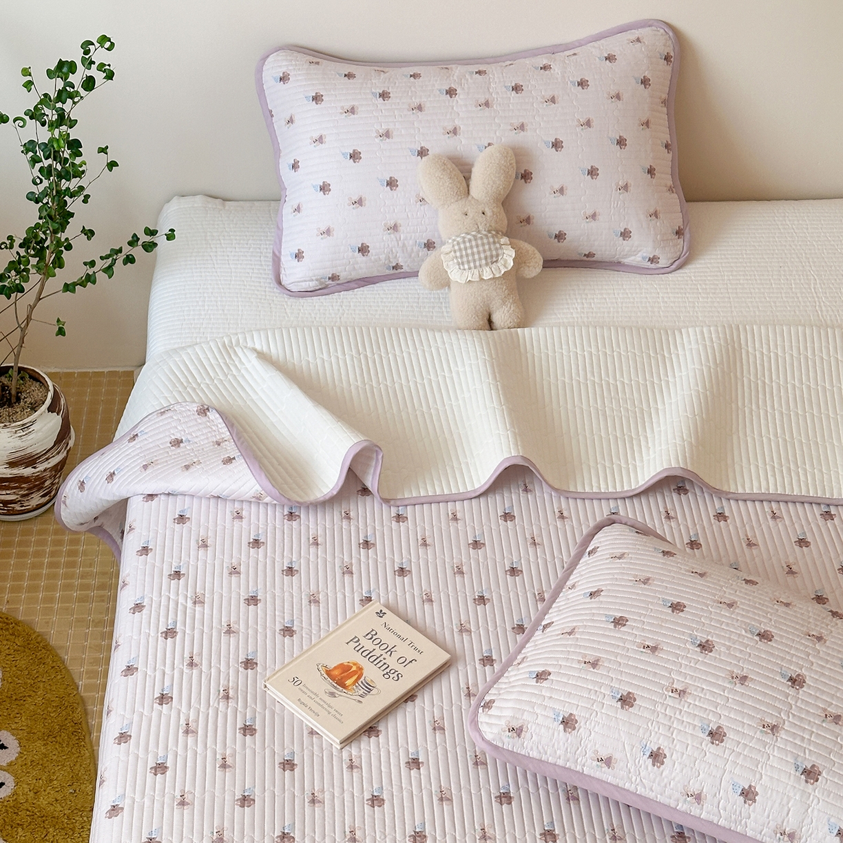 91家纺网 家纺一手货源 找家纺 漫时光 2026新款纯棉小清新棉花夹层床盖 萌萌紫兔