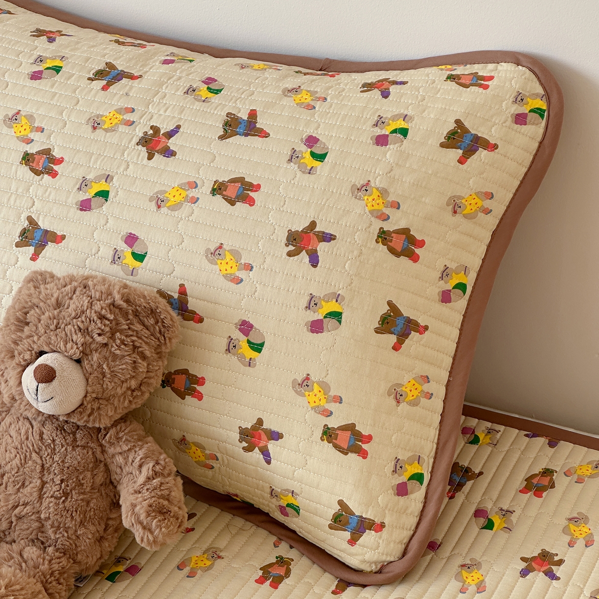 91家纺网 家纺一手货源 找家纺 漫时光 2026新款纯棉小清新棉花夹层床盖 快乐熊