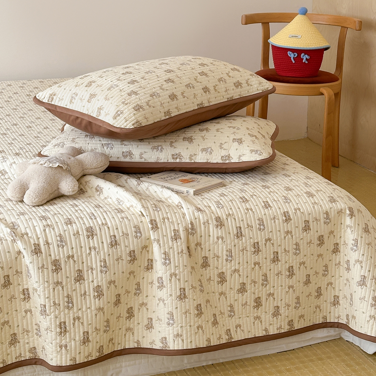 91家纺网 家纺一手货源 找家纺 漫时光 2026新款纯棉小清新棉花夹层床盖 杏萌熊