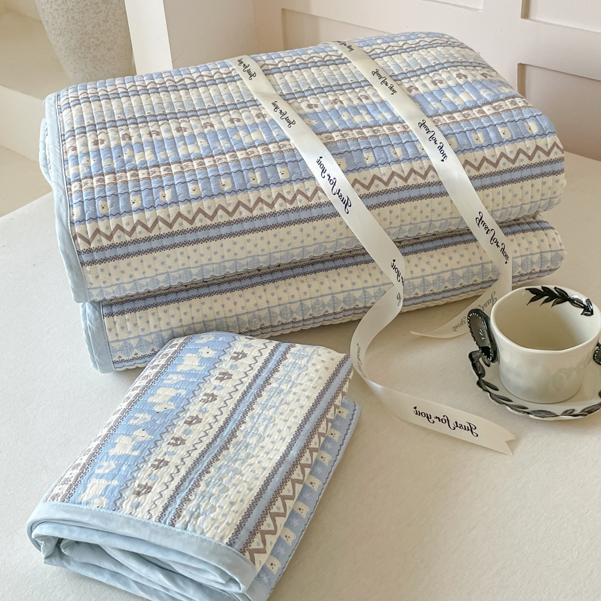 91家纺网 家纺一手货源 找家纺 漫时光 2026新款纯棉小清新棉花夹层床盖 费尔岛蓝