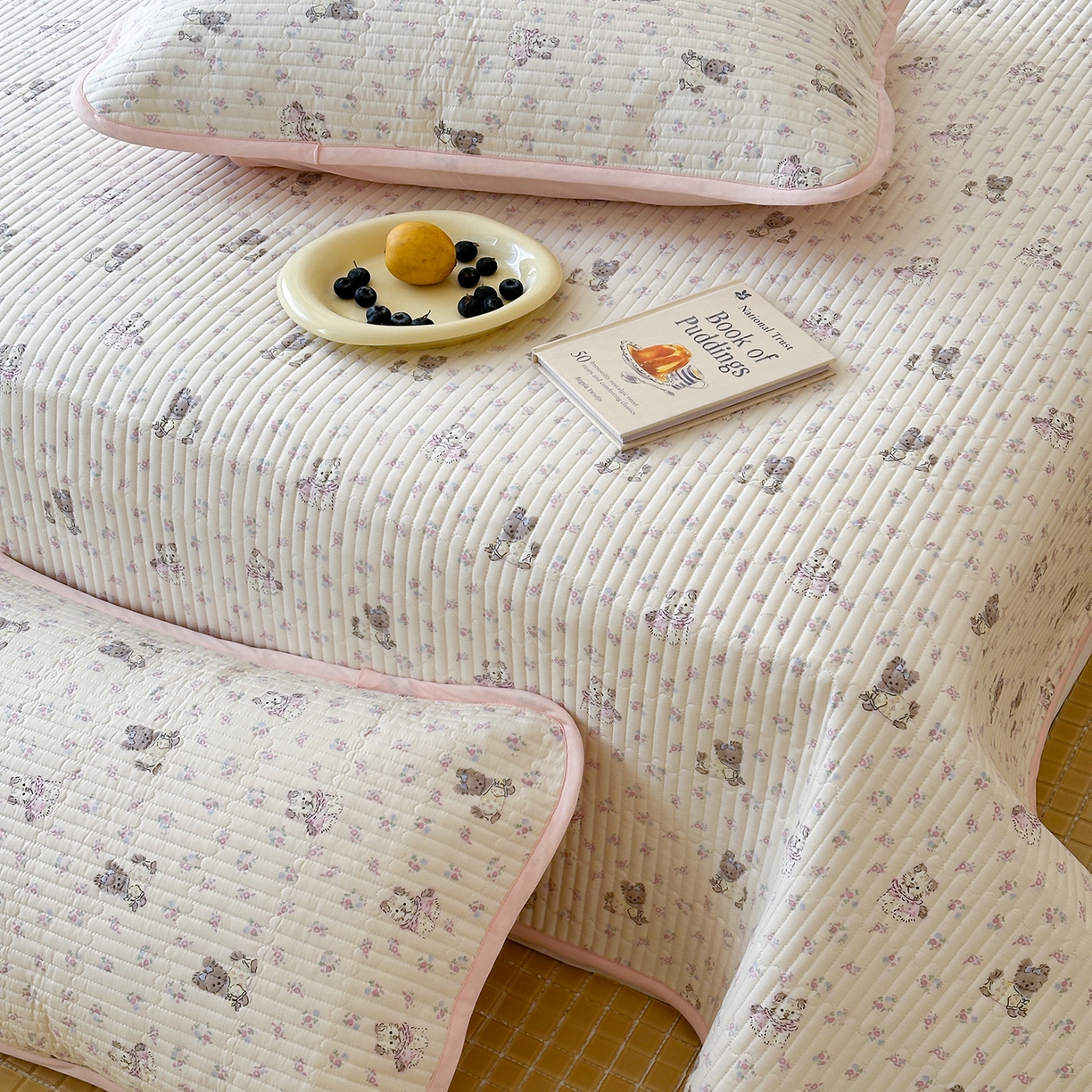 91家纺网 家纺一手货源 找家纺 漫时光 2026新款纯棉小清新棉花夹层床盖 可米宝贝