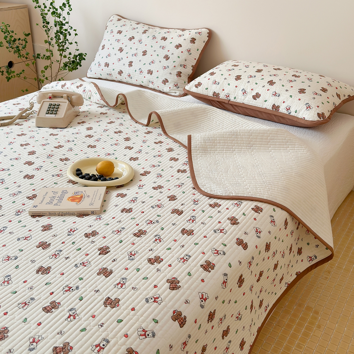 91家纺网 家纺一手货源 找家纺 漫时光 2026新款纯棉小清新棉花夹层床盖 奶茶汪汪