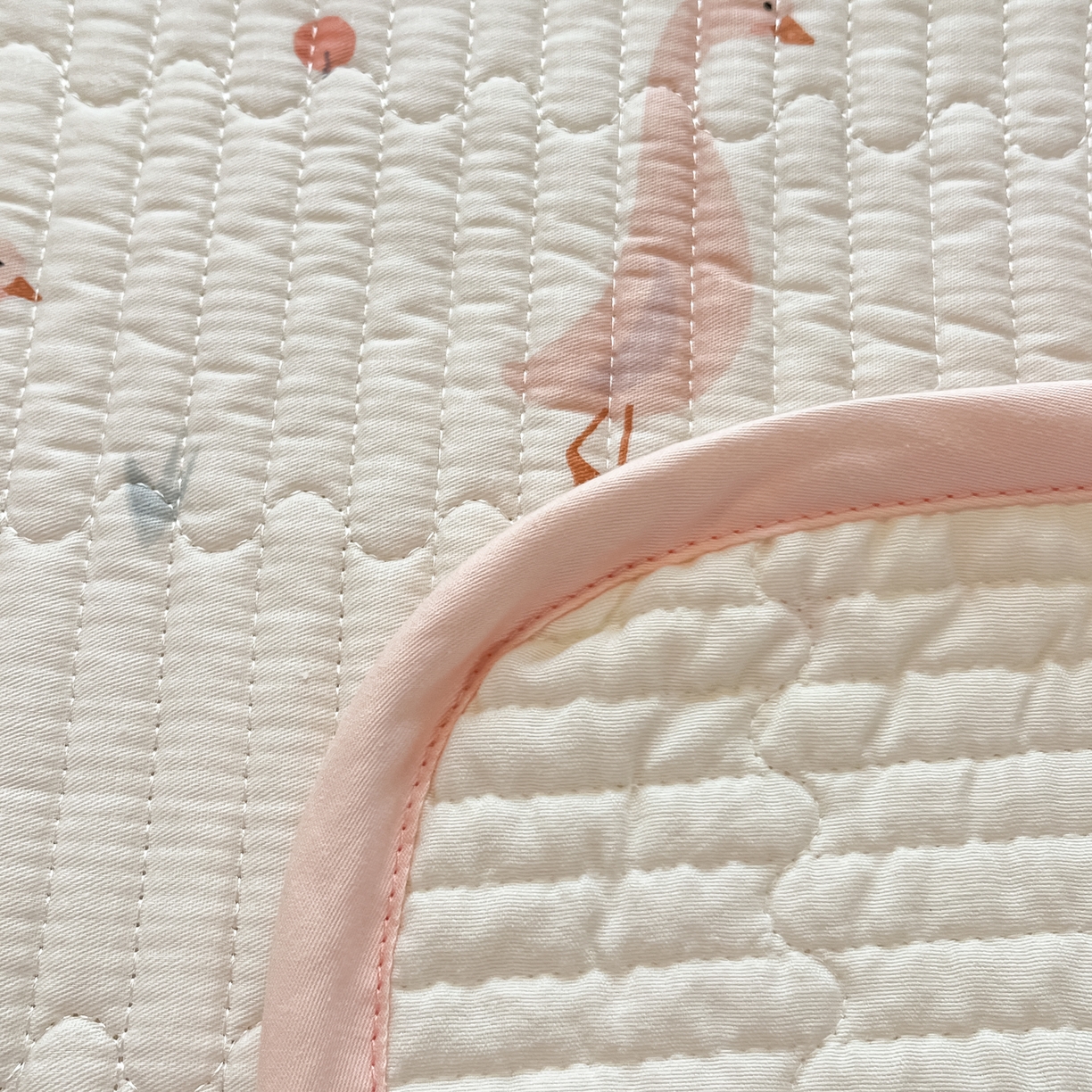 91家纺网 家纺一手货源 找家纺 漫时光 2026新款纯棉小清新棉花夹层床盖 可爱鸭