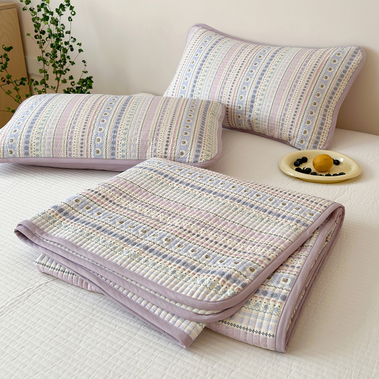 91家纺网 家纺一手货源 找家纺 漫时光 2026新款纯棉小清新棉花夹层床盖 费尔岛-紫