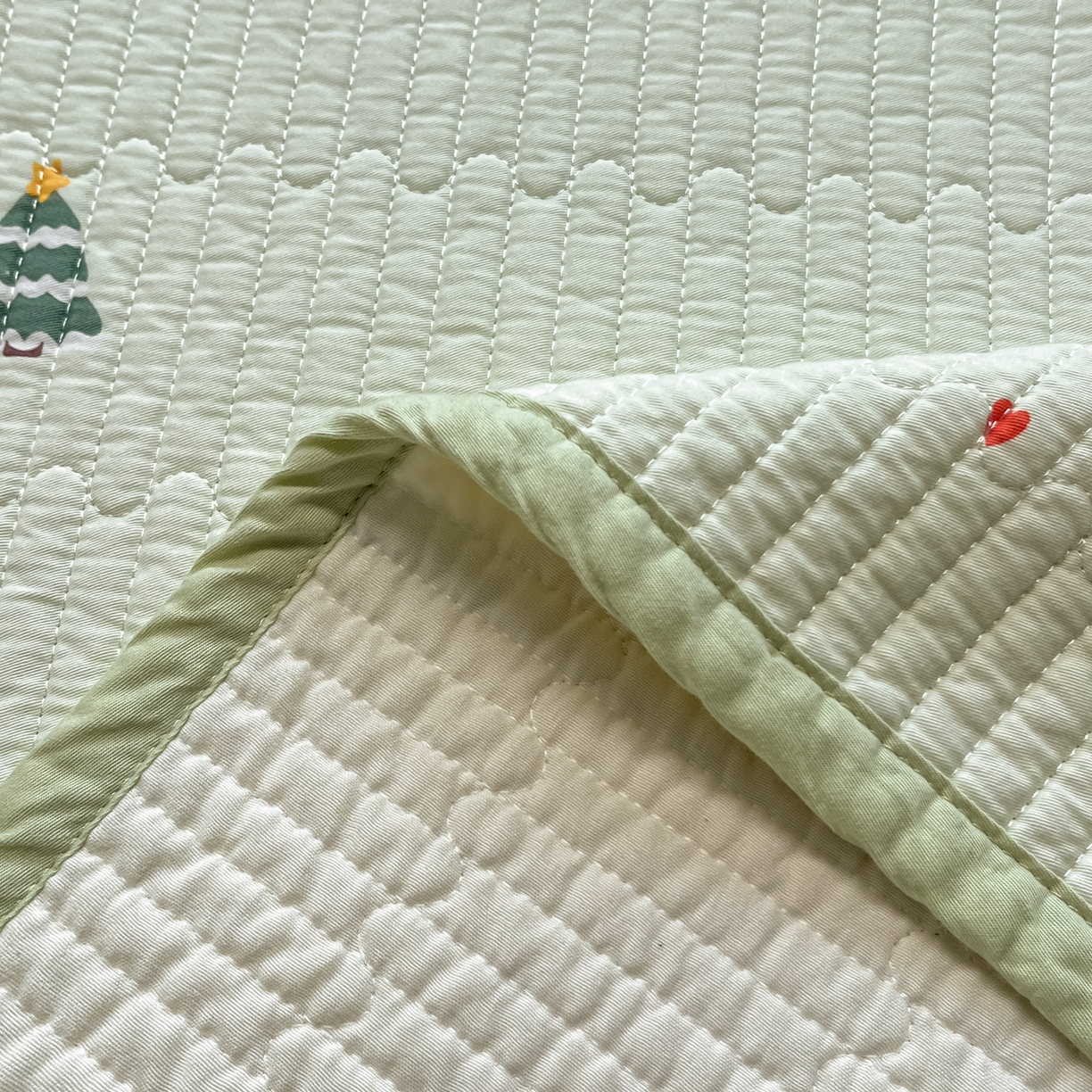 91家纺网 家纺一手货源 找家纺 漫时光 2026新款纯棉小清新棉花夹层床盖 圣诞树