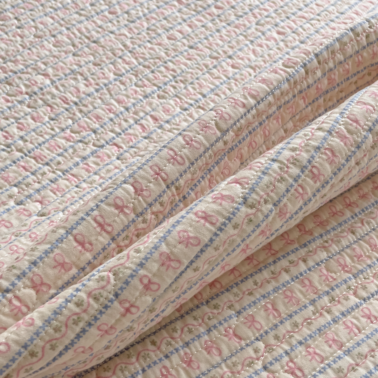 91家纺网 家纺一手货源 找家纺 漫时光 2026新款纯棉小清新棉花夹层床盖 小蝴蝶结