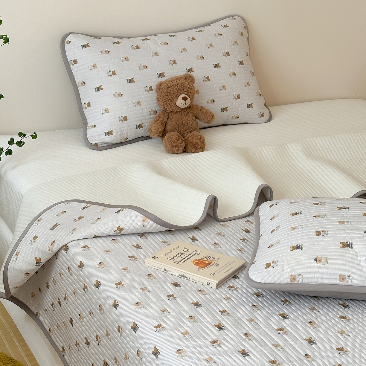 91家纺网 家纺一手货源 找家纺 漫时光 2026新款纯棉小清新棉花夹层床盖 条纹灰熊