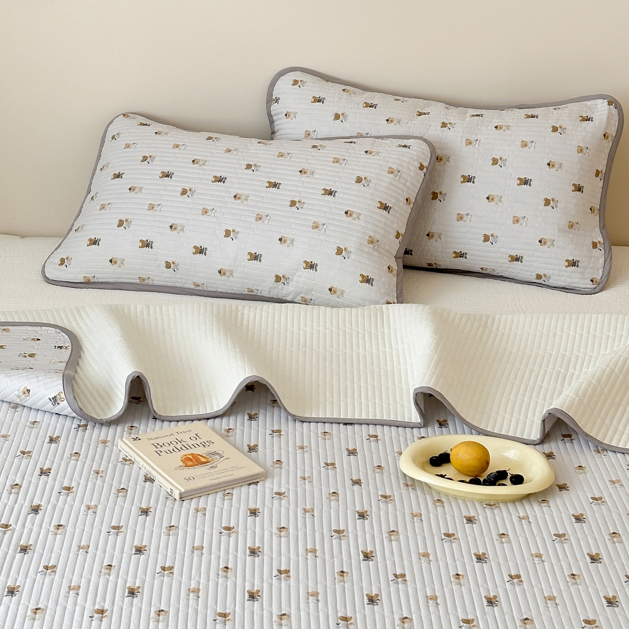 91家纺网 家纺一手货源 找家纺 漫时光 2026新款纯棉小清新棉花夹层床盖 条纹灰熊