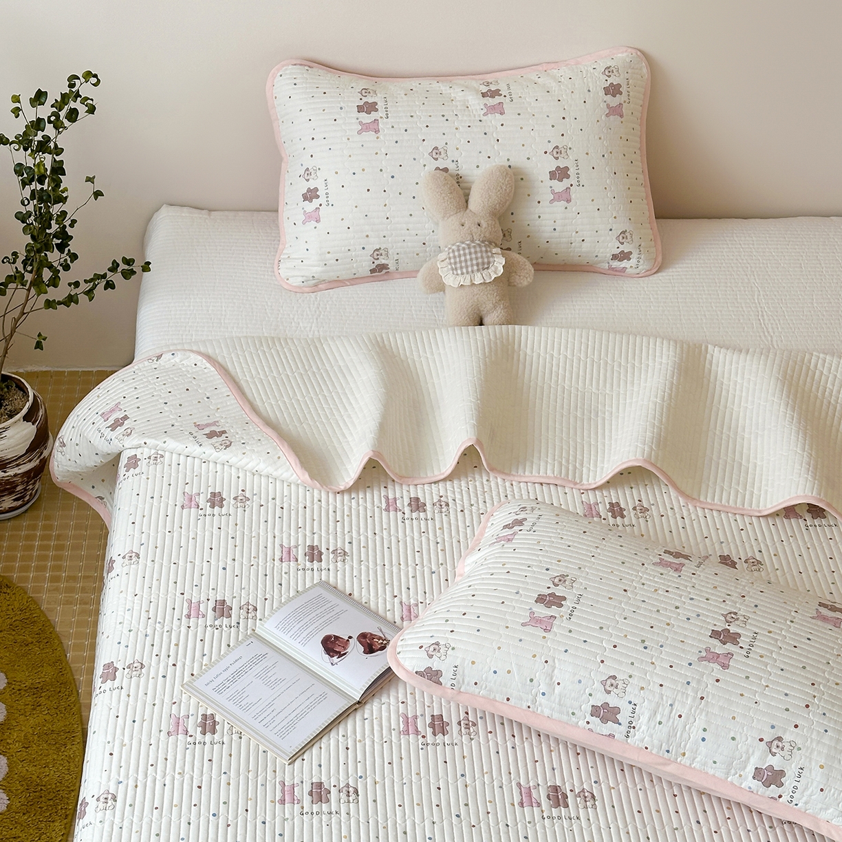 91家纺网 家纺一手货源 找家纺 漫时光 2026新款纯棉小清新棉花夹层床盖 幸运派对