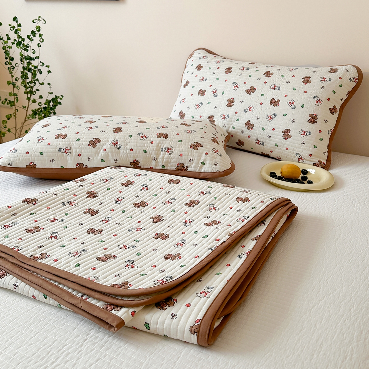 91家纺网 家纺一手货源 找家纺 漫时光 2026新款纯棉小清新棉花夹层床盖 奶茶汪汪