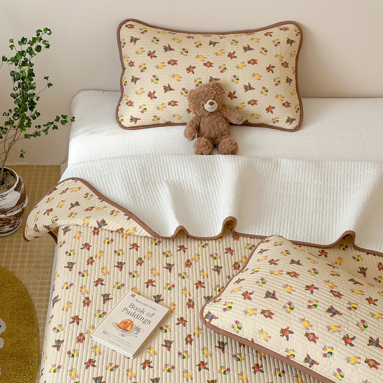 91家纺网 家纺一手货源 找家纺 漫时光 2026新款纯棉小清新棉花夹层床盖 快乐熊