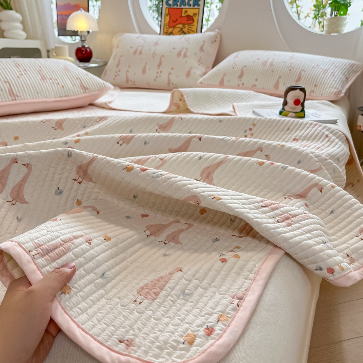 91家纺网 家纺一手货源 找家纺 漫时光 2026新款纯棉小清新棉花夹层床盖 可爱鸭